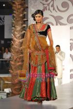 Model walks the ramp for Vikram Phadnis at Aamby Valley India Bridal Week day 4 on 1st Nov 2010 (70).JPG
